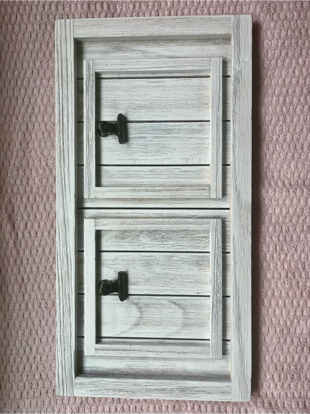 Whitewashed 2-Clip Wall Frame